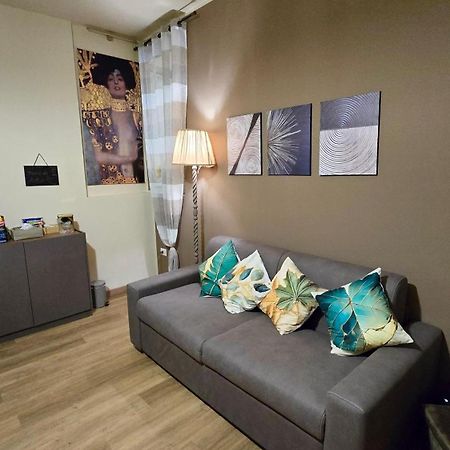 Casa Vacanze Oikia - Room Girasole ナポリ エクステリア 写真