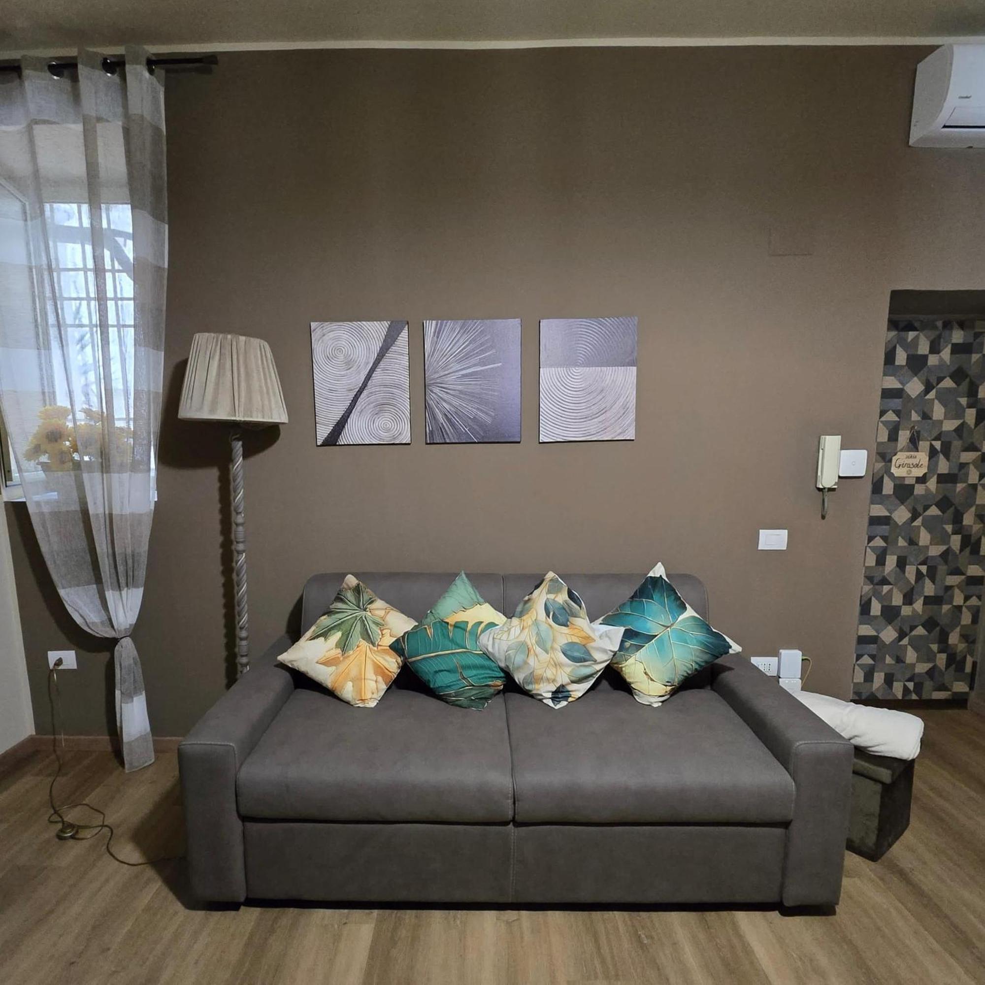 Casa Vacanze Oikia - Room Girasole ナポリ エクステリア 写真